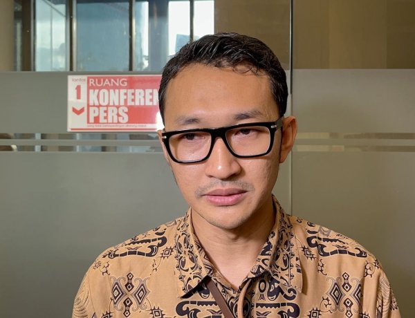 KPK Gali Dugaan Korupsi Proyek Jalan Mempawah, Mantan Ketua DPRD Rahmad Satria  Diperiksa